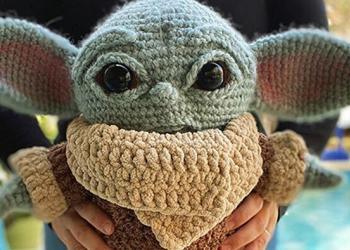 Voici un Amigurumi de Bébé Yoda en crochet que vous pouvez faire vous-même