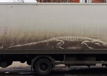 Des propriétaires de voitures sales retrouvent leurs voitures « vandalisées » avec des dessins étonnants