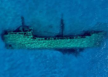 Des épaves visibles du ciel au-dessus du lac Michigan en Amérique du Nord grâce à une eau cristalline
