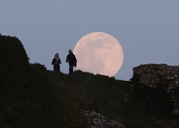 Regardez les photos du monde entier de la Super Lune Rose du 7 avril