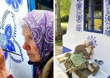 Une grand-mère tchèque de 90 ans transforme un petit village en galerie d’art en peignant à la main des fleurs sur ses maisons