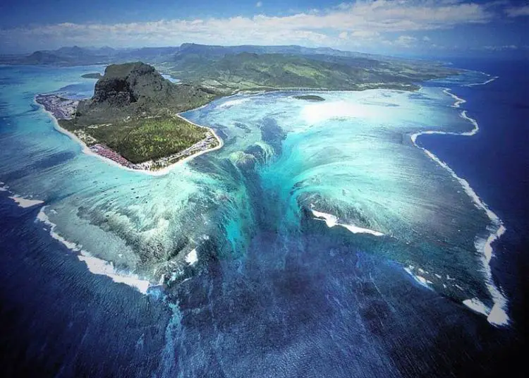 L’incroyable « chute d’eau sous-marine » de l’île Maurice