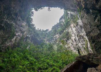 La plus grande grotte du monde n’a été découverte qu’en 2009 et contient une jungle et son propre système météorologique