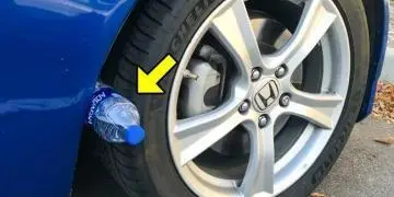 Placez toujours une bouteille d’eau dans le pneu de votre voiture lorsque vous voyagez, voici pourquoi
