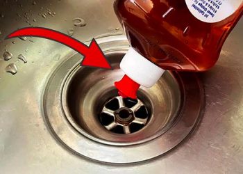 Astuce secrète de plombier : déboucher un drain en quelques secondes (très simple)