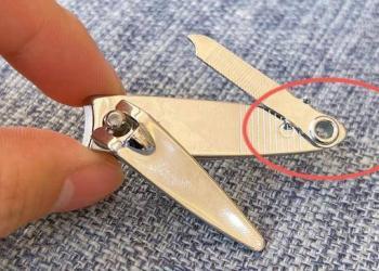 Je viens d’apprendre que le « petit trou rond » au bout du coupe-ongles cache une fonction puissante, c’est vraiment intelligent, essayez-le