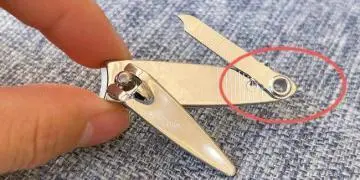 Je viens d’apprendre que le « petit trou rond » au bout du coupe-ongles cache une fonction puissante, c’est vraiment intelligent, essayez-le