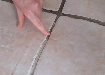Voici comment nettoyer les joints de carrelage et le sol avec des produits naturels