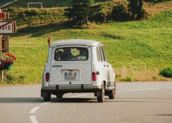 Rouler avec nos vieilles voitures est peut-être plus écolo qu’on ne le croit