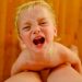 C’est prouvé : les enfants se comportent plus mal devant leur maman