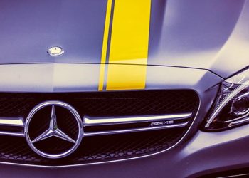Étude : Les hommes qui possèdent des Mercedes et des BMW sont plus susceptibles d’être des connards