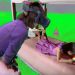 Regardez une mère retrouver son enfant décédé en réalité virtuelle