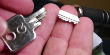 Voici comment retirer une clé cassée d’une serrure : pas besoin d’un serrurier