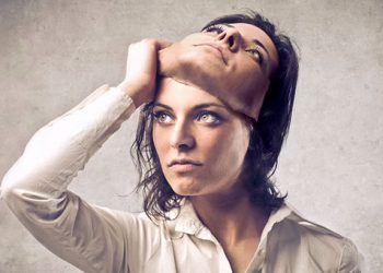 7 signes qui révèlent une femme manipulatrice dans une relation