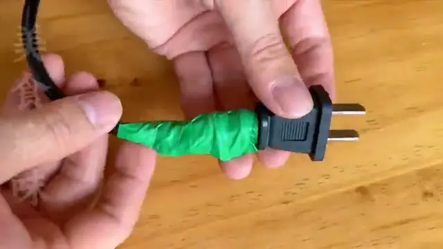 Résultat final après avoir recouvert la réparation avec du ruban adhésif