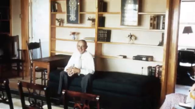 Edgar Cayce en transe sur son canapé