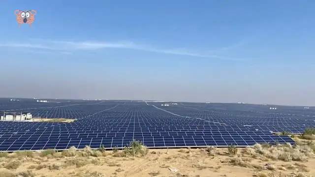 Vue aérienne immense du parc solaire de Bhadla en Inde