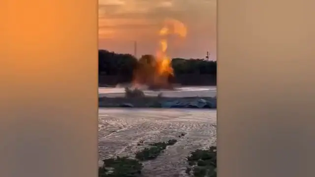 Un volcan de boue en éruption mis à feu à Taïwan