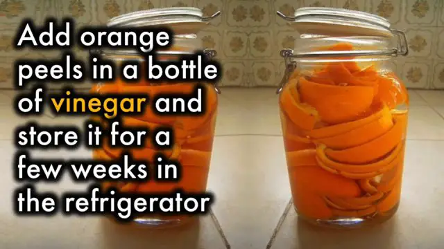 Bocal contenant des écorces d'orange macérant dans du vinaigre