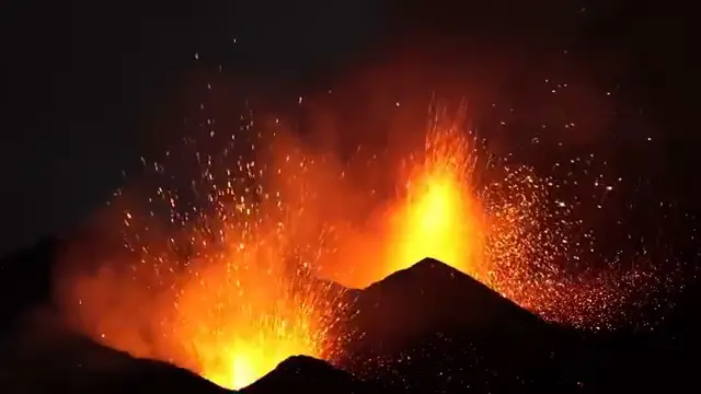 Animation montrant du magma en ébullition sous la surface glacée de l'Antarctique.