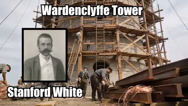 Photographie historique de l'imposante tour de Wardenclyffe en construction