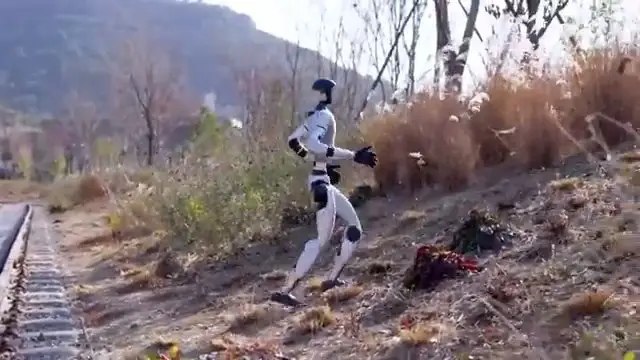 Le robot humanoïde Bolt en plein sprint, atteignant des vitesses proches des records humains.