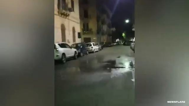 Pluie tombant uniquement sur une petite zone précise de la rue