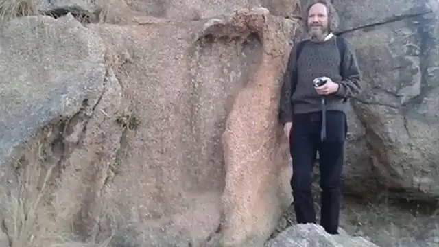 L'empreinte de pied géante gravée dans la roche en Afrique du Sud