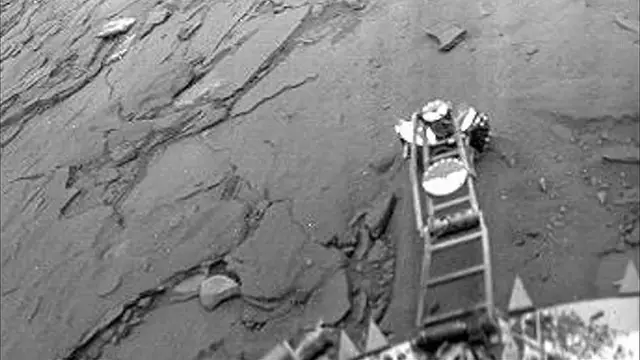 Image restaurée numériquement de la surface de Vénus, montrant avec une clarté inédite la texture du sol et les strates rocheuses grâce au traitement moderne des données télémétriques.