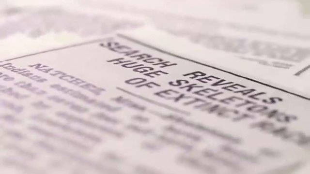 Schéma et articles de journaux anciens documentant la prétendue découverte de squelettes de géants.