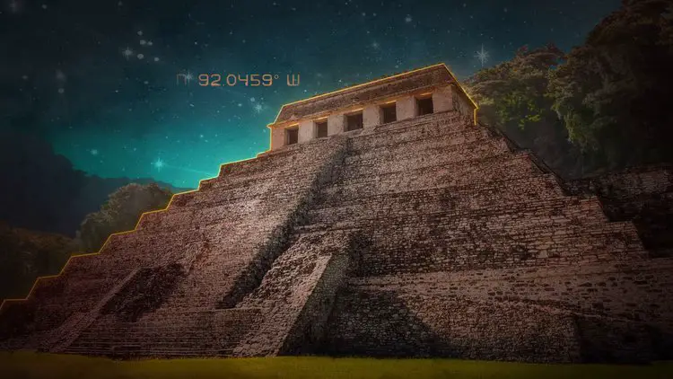Vue de la pyramide de Chichén Itzá avec des coordonnées géographiques superposées, illustrant les sites anciens liés aux tablettes.