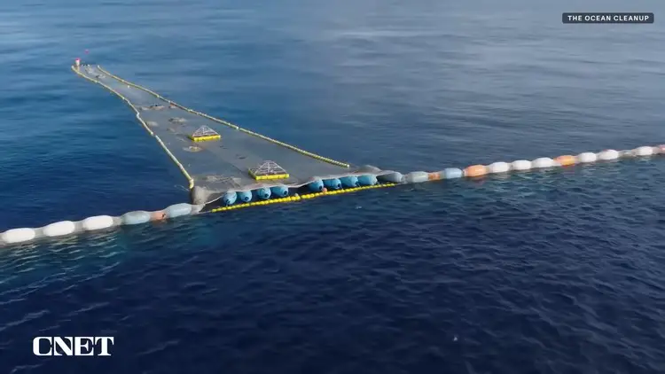 Gros plan sur la zone de rétention en forme de filet collectant les déchets