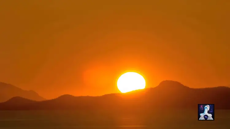 Pratique du sungazing (observation du soleil) lors d'un coucher de soleil