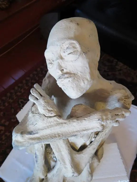 Momie de Nazca en position fœtale.