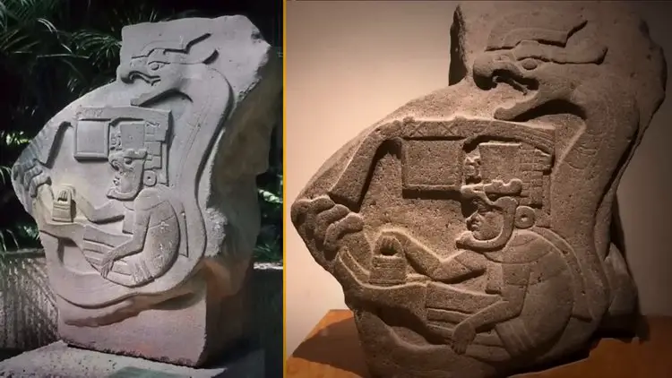 Détail d'une sculpture de Quetzalcoatl, le dieu serpent à plumes, montrant la figure tenant un sac, souvent associé à la transmission de connaissances.